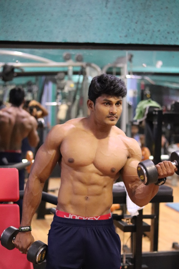Coach with dumbells